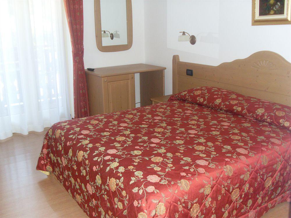 Garni Lago Alpino Molveno Exterior foto